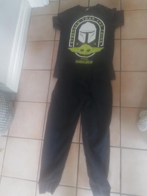 Buy & Sell Streetly Walsall - Photos for STAR WARS TEE SHIRT & BLACK JOGGERS