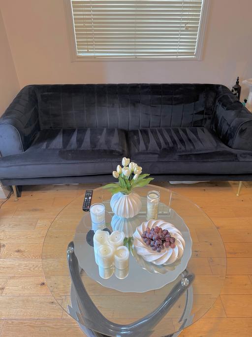 Buy & Sell Colindale North West London - Photos for DFS 3+2 seater velvet sofas for sale