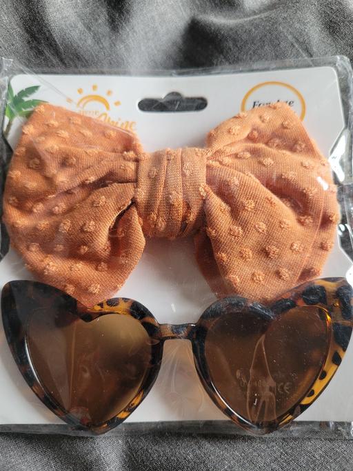 Buy & Sell Drayton Bassett Tamworth - Photos for hair band and glasses set