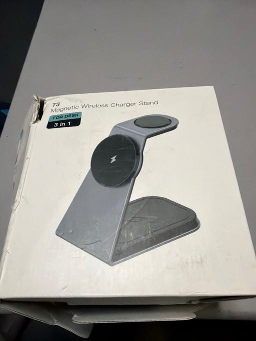 Buy & Sell Duckmanton Chesterfield - Photos for T3 Magnetic wireless 3-1 charger stand