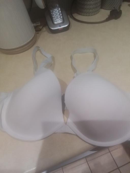 Buy & Sell Streetly Walsall - Photos for M/S WHITE TEE SHIRT BRA