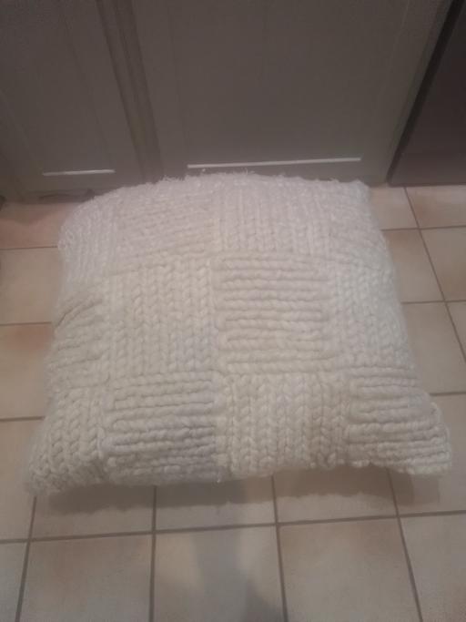 Buy & Sell Aldridge Walsall - Photos for LARGE ROPE EFFECT FLOOR CUSHION