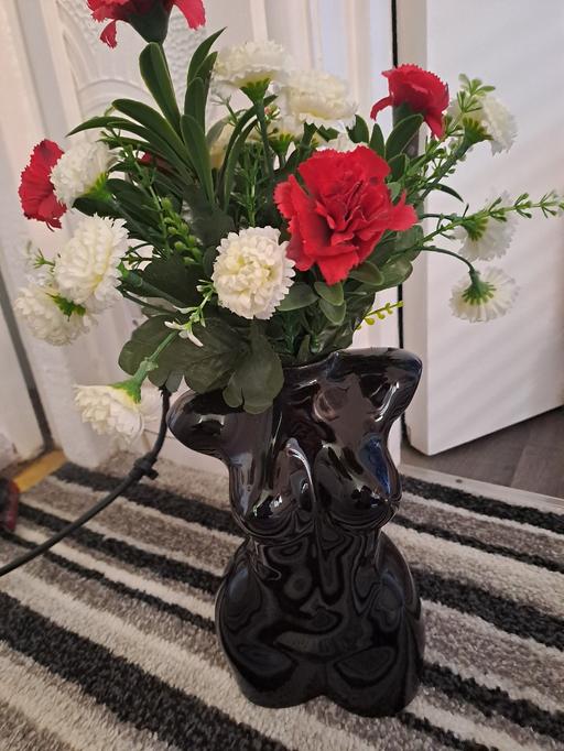 Buy & Sell Park Hill Sheffield - Photos for body vase complete with flowers