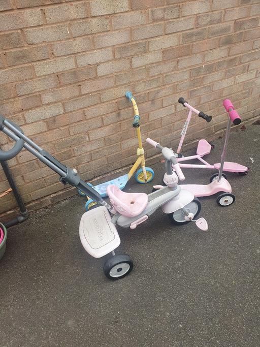 Buy & Sell Pensnett Dudley - Photos for Toddlers Smart Trike & 3 Scooters , Decent .