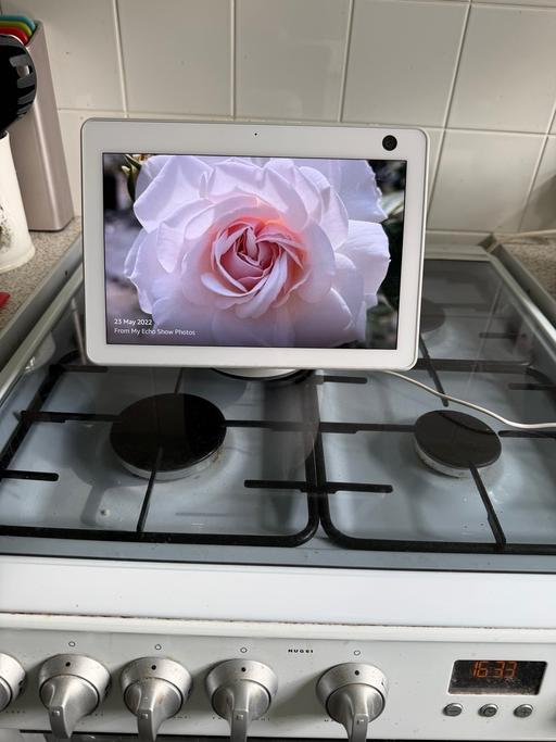 Buy & Sell Englefield Green Runnymede - Photos for Amazon Echo Show 10