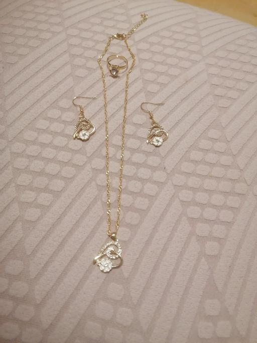 Buy & Sell Romford Barking and Dagenham - Photos for Earing set and necklace