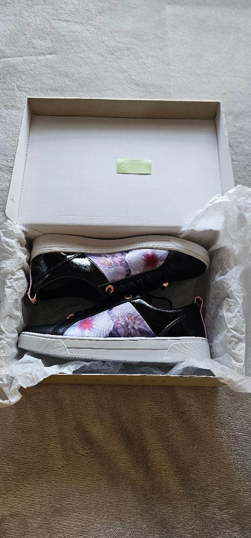 Buy & Sell East Acton West London - Photos for Ted Baker trainers 