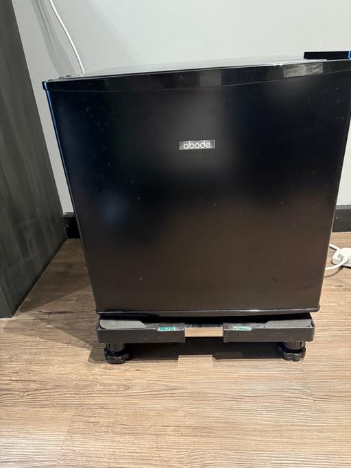 Buy & Sell South Quay East London - Photos for Mini Freezer w/ Rolling Stand