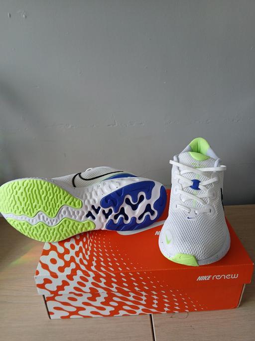 Buy & Sell Bilston Wolverhampton - Photos for Nike trainers size 9