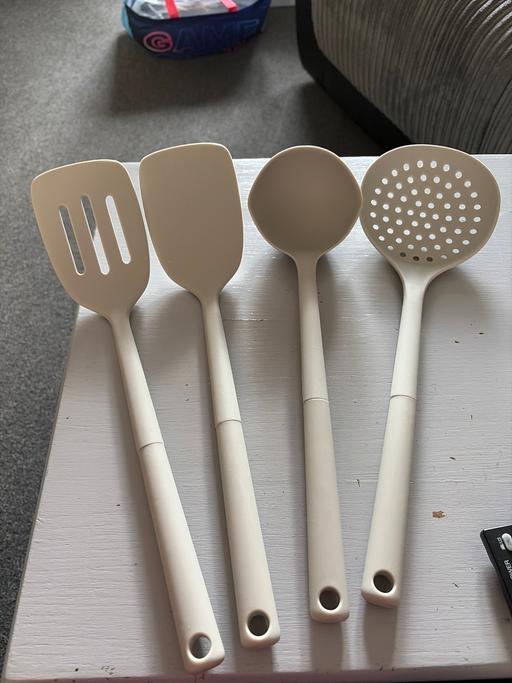 Buy & Sell Duckmanton Chesterfield - Photos for Amazon basics 4 piece silicone set