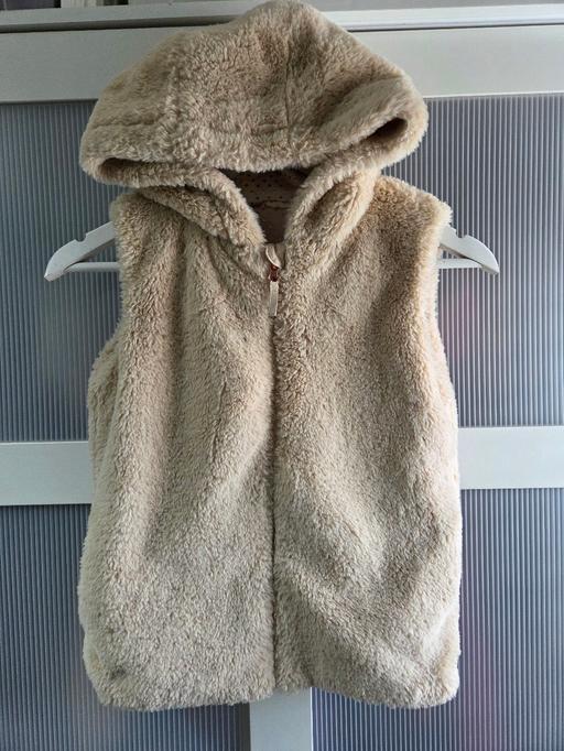 Buy & Sell Weston Point Halton - Photos for Age 9-10 NUTMEG fluffy gilet
