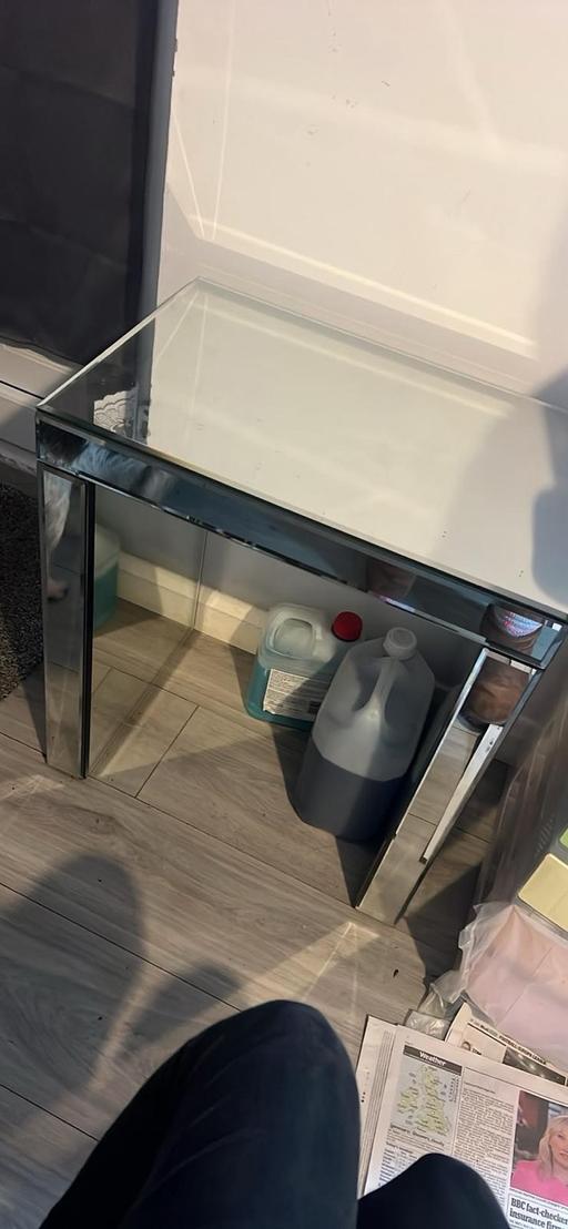 Buy & Sell High Wycombe Buckinghamshire - Photos for Glass mirrored small table