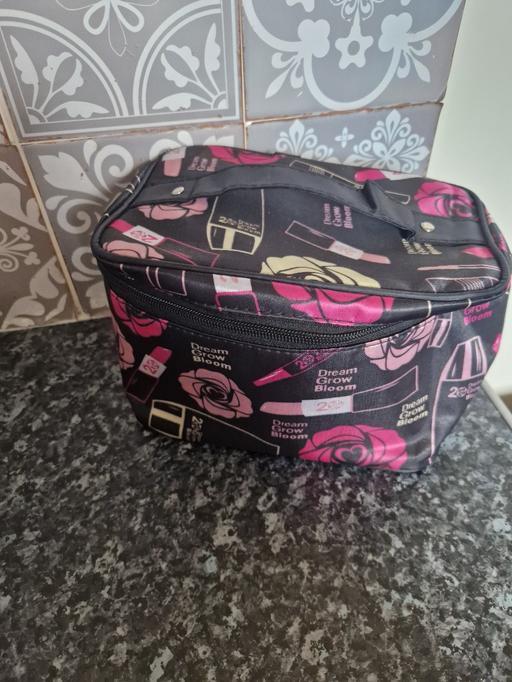 Buy & Sell Leicester City Centre Leicester - Photos for brand new large make up bag