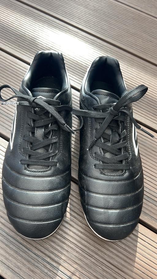 Buy & Sell Barnes Cray Central London - Photos for Umbro football studs