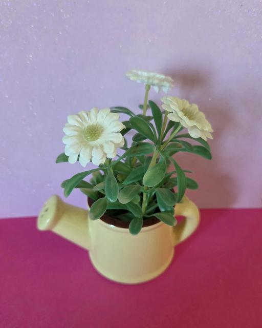 Buy & Sell Westgate-on-Sea Thanet - Photos for WATERING CAN WITH ARTIFICIAL DAISES