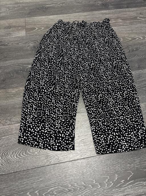 Buy & Sell Woodsetton Dudley - Photos for Ladies cropped trousers