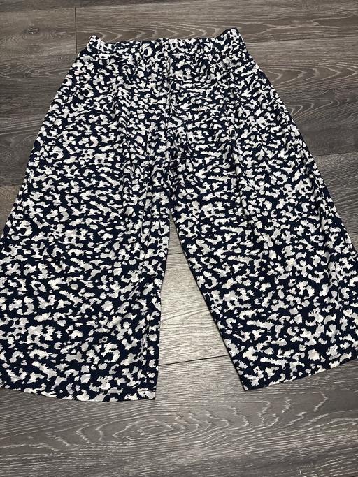 Buy & Sell Woodsetton Dudley - Photos for Ladies cropped trousers