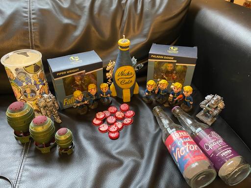 Buy & Sell Burton Latimer North Northamptonshire - Photos for Big fallout bundle