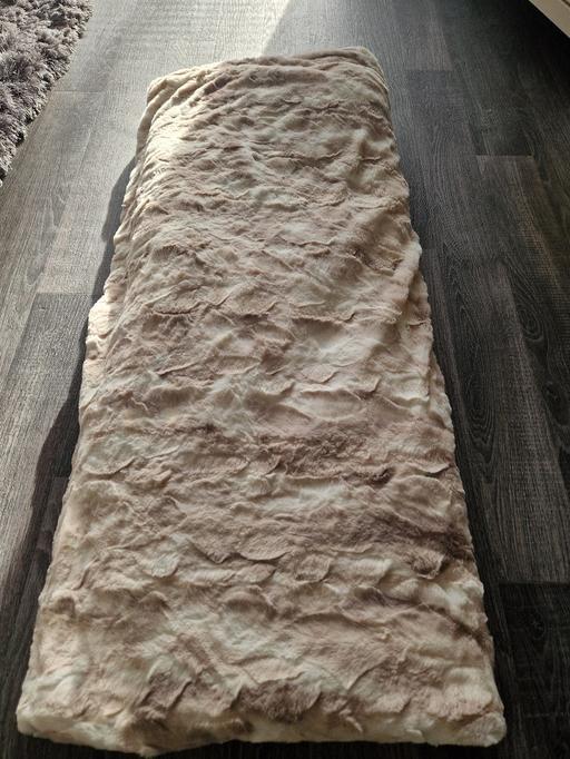 Buy & Sell Scholes Rotherham - Photos for Large new throw with fur lining
