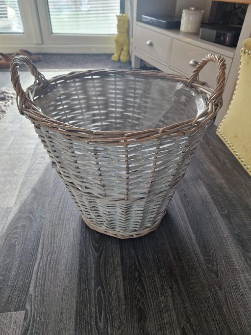Buy & Sell Scholes Rotherham - Photos for Large basket, new with plastic liner inside