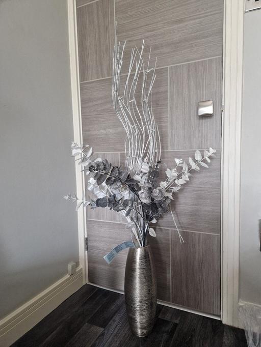 Buy & Sell Scholes Rotherham - Photos for Large battery operated vase & flowers & twigs