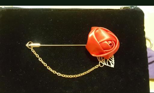 Buy & Sell Grafton Street Industrial Estate West Northamptonshire - Photos for New beautiful rose brooch