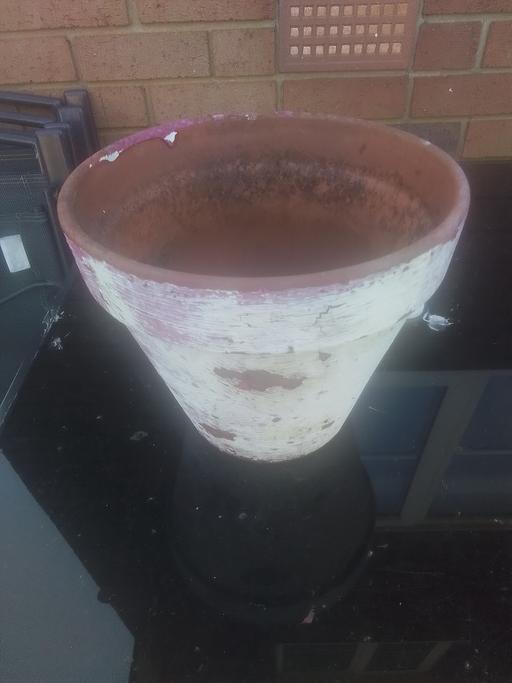 Buy & Sell Streetly Walsall - Photos for TERRACOTTA POT THAT HAD BEEN PAINTED