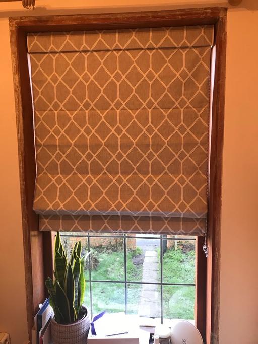 Buy & Sell Saxon Business Park Bromsgrove - Photos for Grey and white Roman blind