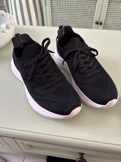 Buy & Sell Wombwell Barnsley - Photos for Size 6 Trainer