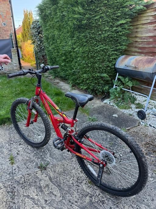 Buy & Sell Windsor Windsor and Maidenhead - Photos for Red Full Suspension Mountain Bike
