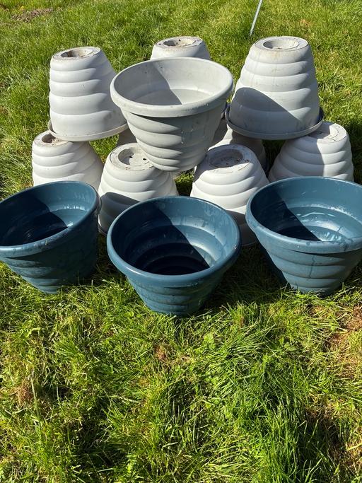 Buy & Sell Aveley Thurrock - Essex - Photos for 13 plastic plant pots