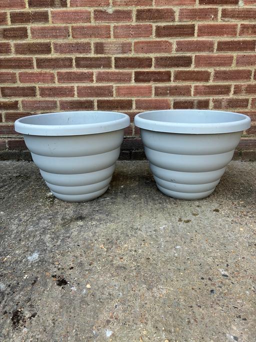 Buy & Sell Aveley Thurrock - Essex - Photos for 2 very large plastic plant pots