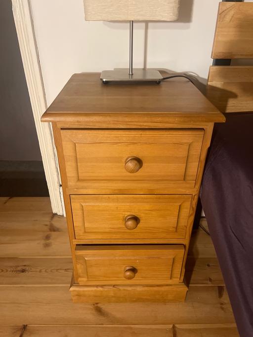 Buy & Sell - Photos for 2 side tables and lamps