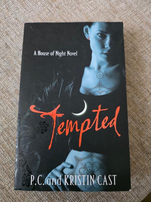 Buy & Sell Pensnett Dudley - Photos for TEMPTED PAPERBACK BOOK