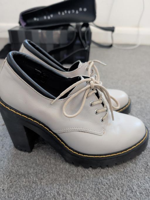 Buy & Sell Woburn Road Industrial Estate Bedford - Photos for Dr.Martens Size 5 light grey heels 🩶