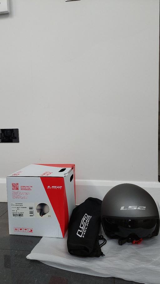 Vehicles Isleworth Hounslow - Photos for LS2 Wave Matt Titanium motorbike helmet.