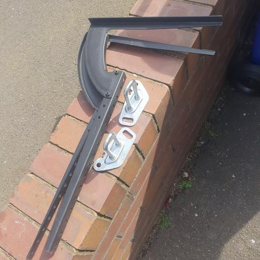 Buy & Sell Gornal Wood Dudley - Photos for 2 HD Brackets , 22 x 14 inch & 2 Hook Clamps