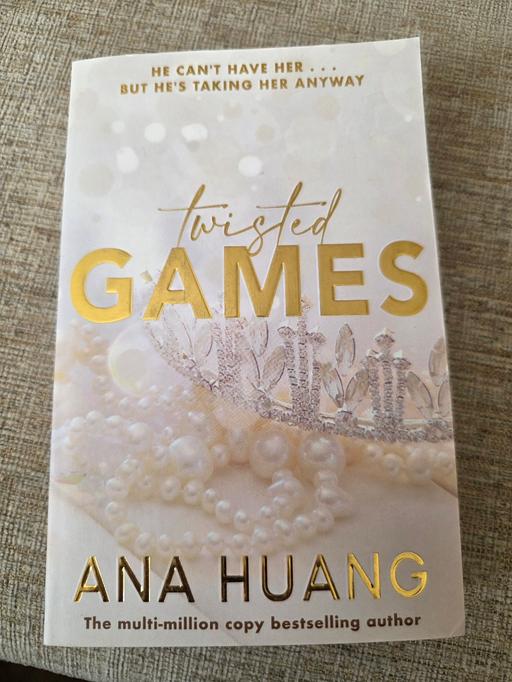 Buy & Sell Pensnett Dudley - Photos for TWISTED GAMES PAPERBACK BOOK