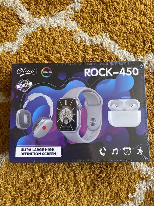 Buy & Sell Oakley Green Windsor and Maidenhead - Photos for 1x smart watch 1x headphones 1x earphones