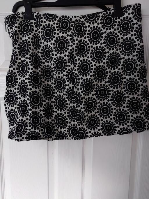 Buy & Sell Woodthorpe Charnwood - Photos for Women's white/black skirt size 16