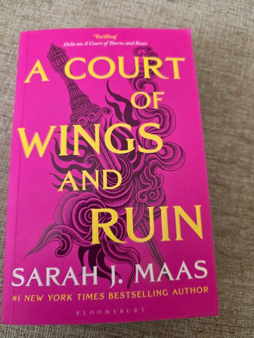 Buy & Sell Pensnett Dudley - Photos for A COURT OF WINGS AND RUIN PAPERBACK BOOK