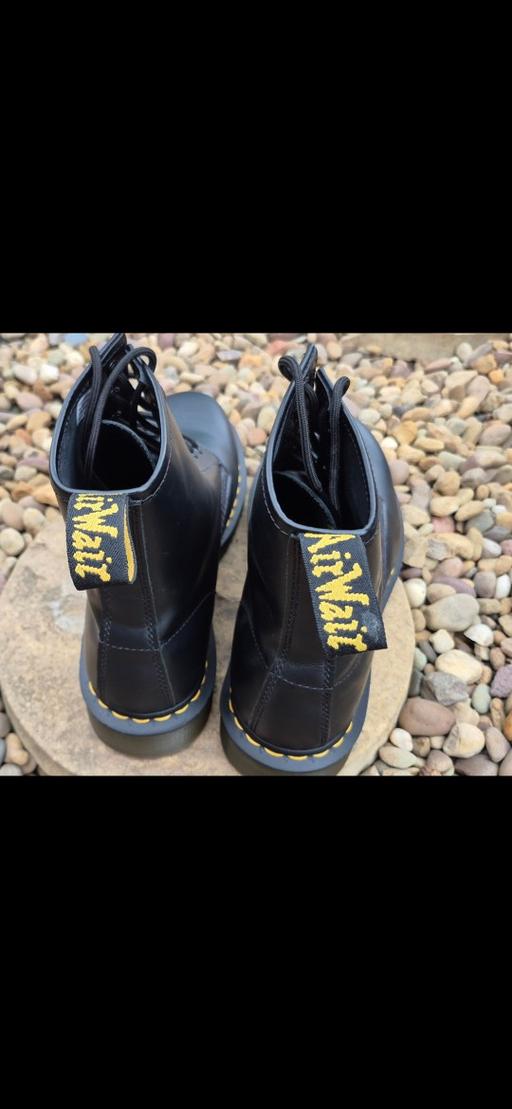 Buy & Sell Robin Hood Leeds - Photos for mens size 9.5 Doc martens new