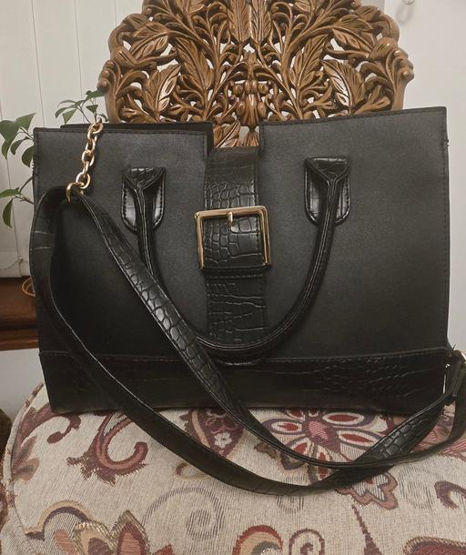 Buy & Sell Byfleet Woking - Photos for Elegant Black Croc-Embossed Tote Bag with Gol