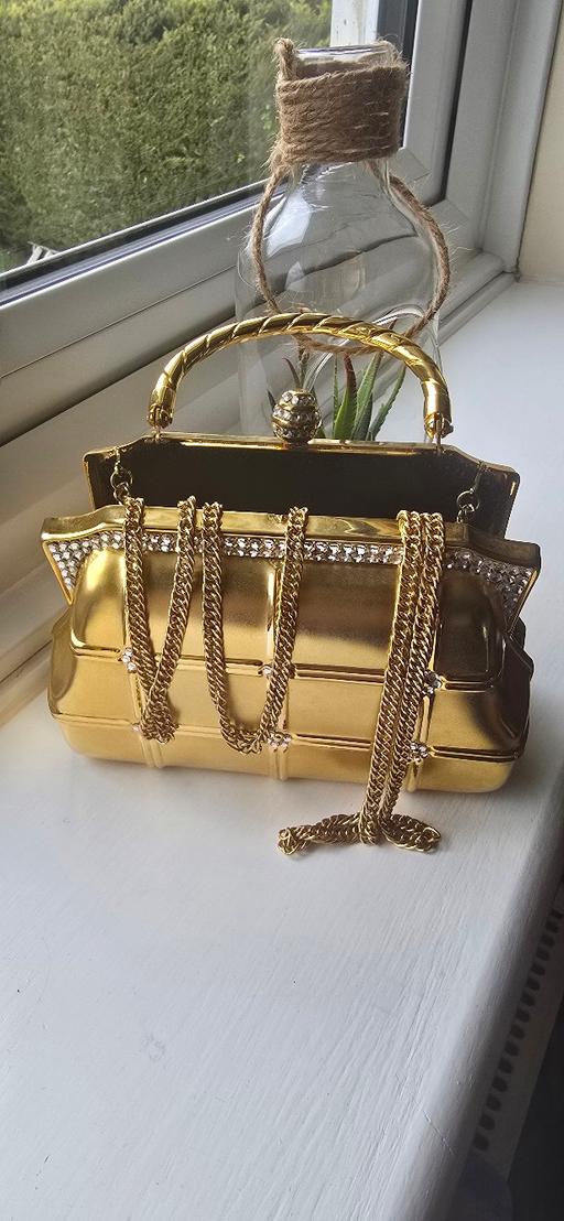 Buy & Sell Cobham Elmbridge - Photos for Vintage Gold-Tone Metal Minaudière Clutch wit