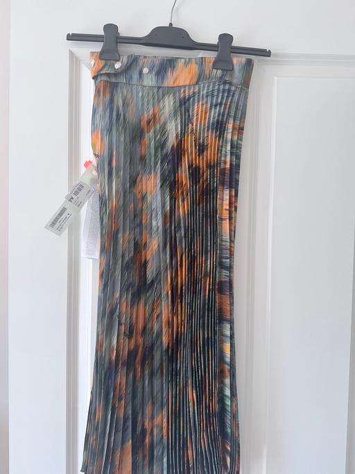 Buy & Sell Lambeth South West London - Photos for Off-white skirt