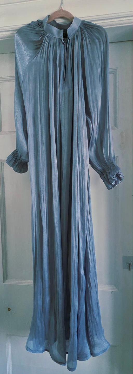 Buy & Sell Hale Trafford - Photos for Bluey silver Abaya