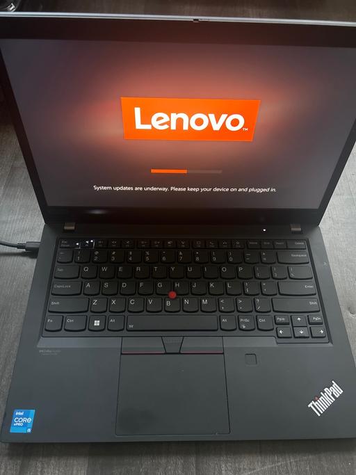 Buy & Sell Clapton East London - Photos for Laptop