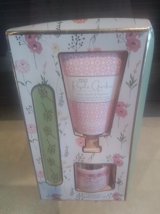 Buy & Sell Streetly Walsall - Photos for BRAND NEW ROYALE GARDEN LUXURY MANICURE SET