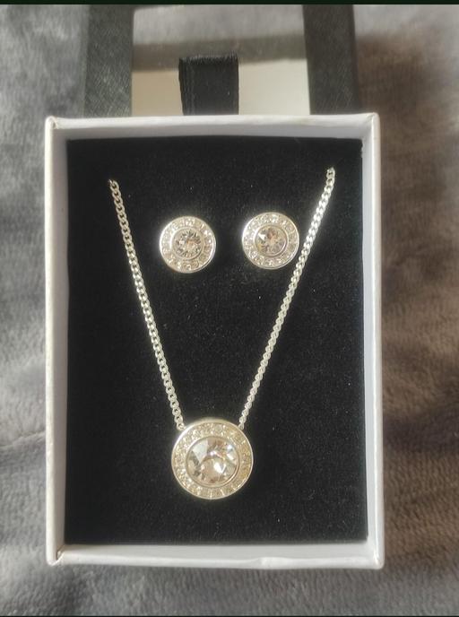 Buy & Sell Grafton Street Industrial Estate West Northamptonshire - Photos for Beautiful jewellery set