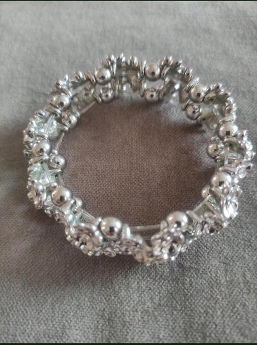 Buy & Sell Grafton Street Industrial Estate West Northamptonshire - Photos for Beautiful bracelet